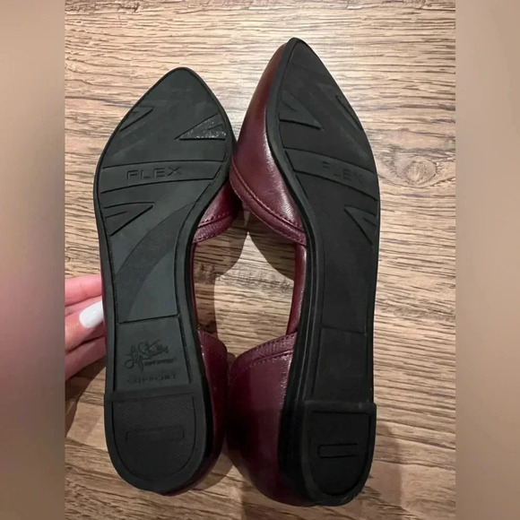 Life Stride Soft System Size 5.5 Ballet Flats Burgundy Cut Out Sides Pointed Toe - Picture 4 of 6